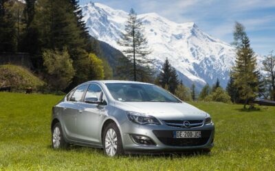 Nouvelles Opel Astra GTC 1.6 Turbo 200ch et Astra Berline