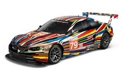 Une BMW Art Car de Jeff Koons exposée à Paris