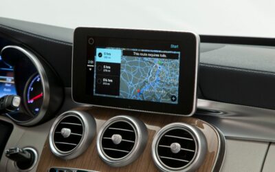 Faudrait-il acheter sa voiture en fonction de son smartphone, ou vice versa ?