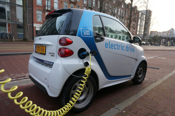 La France devient le premier pays européen de la voiture électrique !