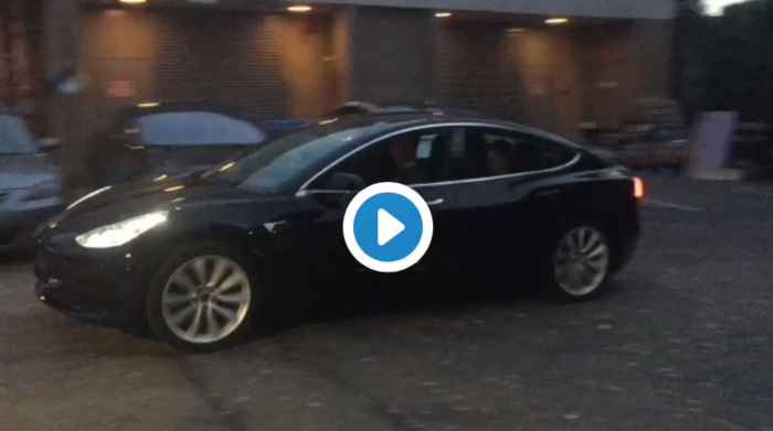 La Tesla Model 3 se montre sur la route !