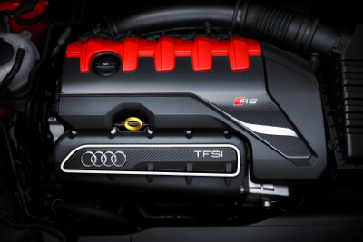 Essai Audi RS3 Berline 2017 : détail moteur 5 cylindres TFSI 2.5 L 400 ch