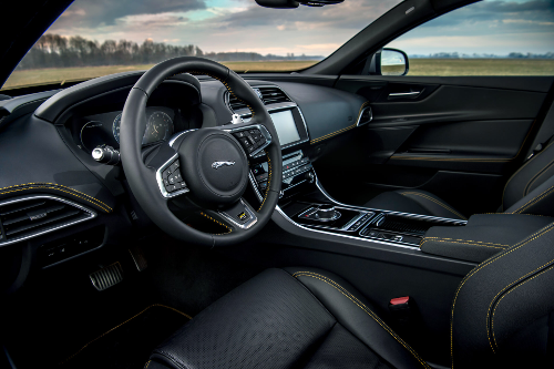 Jaguar XE 300 Sport : dans l'habitacle